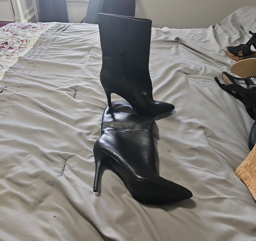 Sleek Black Heeled Boots for Women